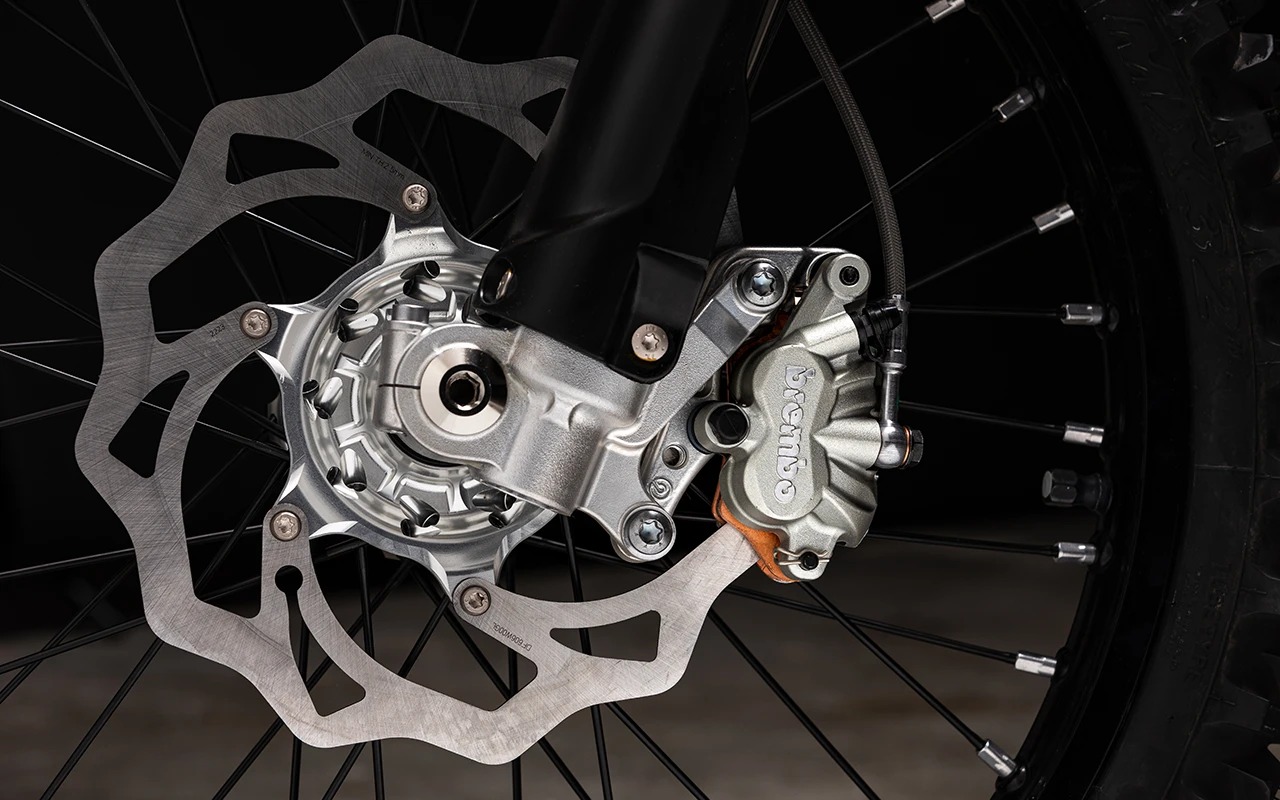 hkhFTJvvUv_Front brake.jpg